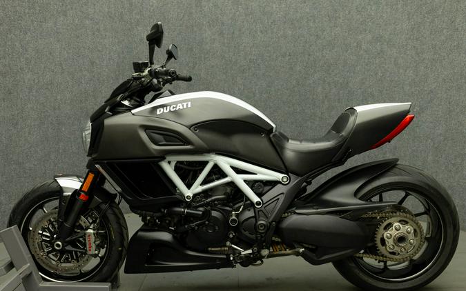 2015 DUCATI DIAVEL CARBON WHITE W/ABS