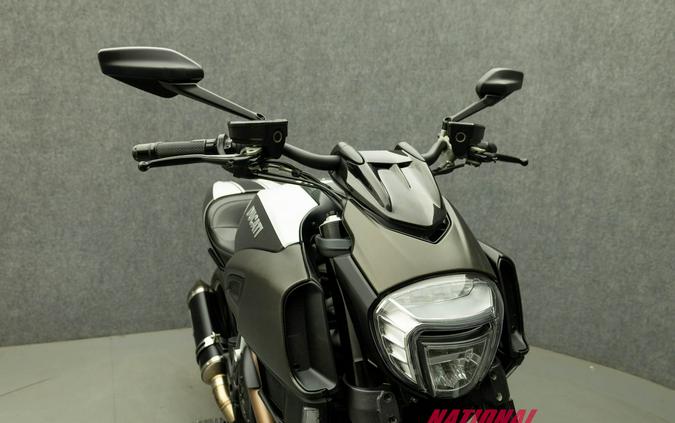 2015 DUCATI DIAVEL CARBON WHITE W/ABS