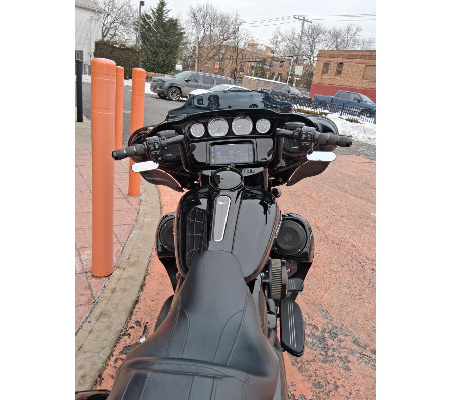 2018 Harley-Davidson® Street Glide® Special Vivid Black