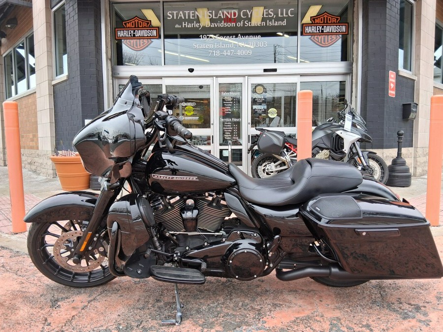 2018 Harley-Davidson® Street Glide® Special Vivid Black