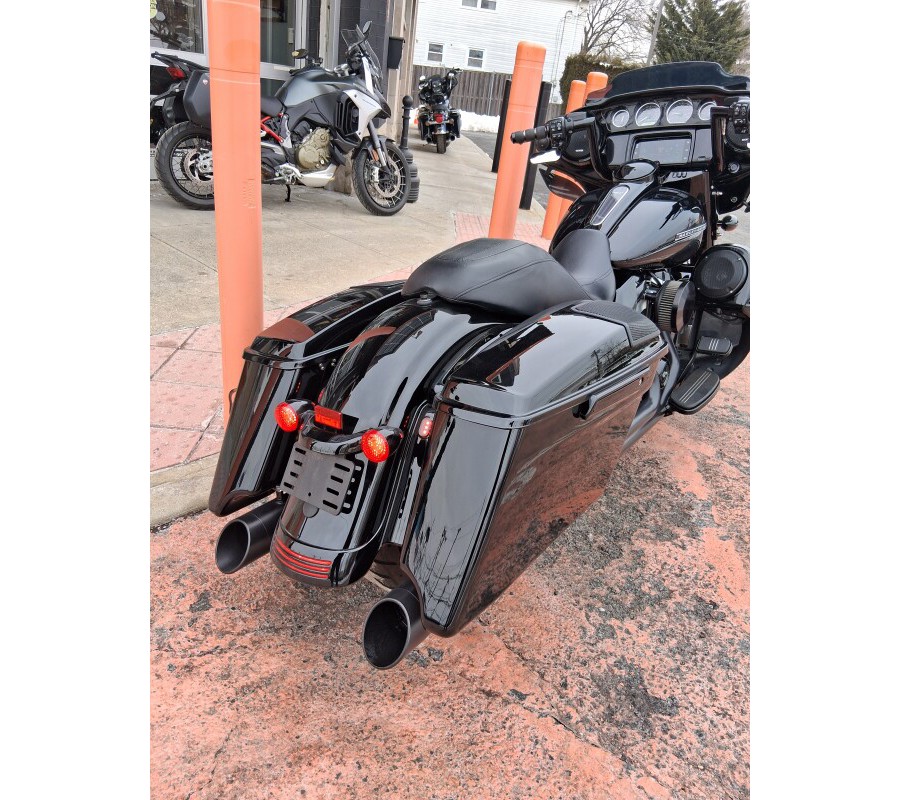 2018 Harley-Davidson® Street Glide® Special Vivid Black