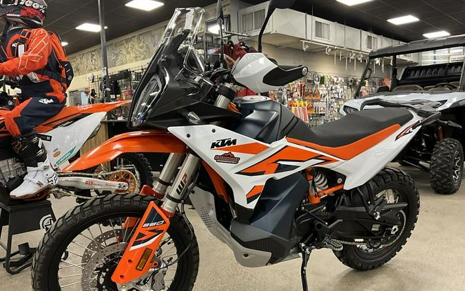 2023 KTM Adventure 890 R