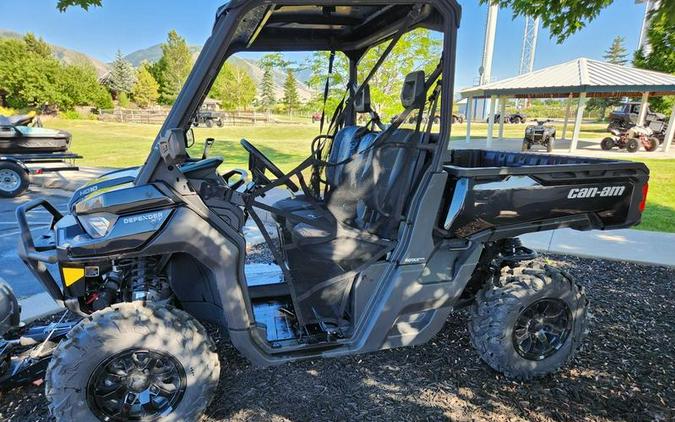 2023 Can-Am® Defender 6x6 XT HD10