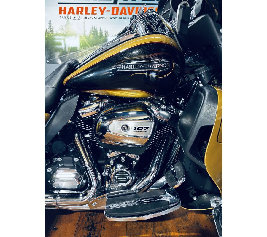 2017 Harley-Davidson® Tri Glide® Ultra BLKHGLD/BLK QTZ W/PINSTRIPE