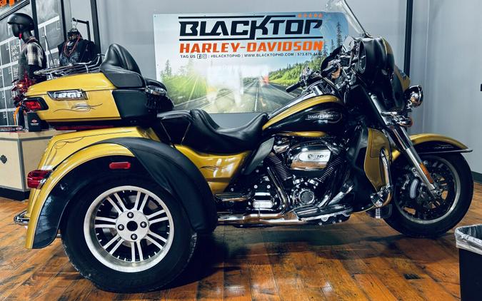 2017 Harley-Davidson® Tri Glide® Ultra BLKHGLD/BLK QTZ W/PINSTRIPE