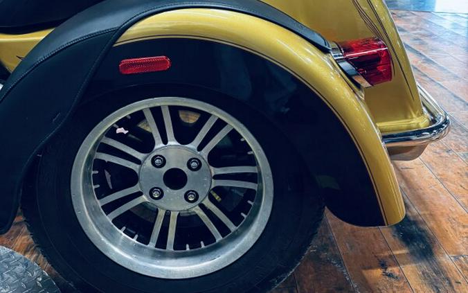 2017 Harley-Davidson® Tri Glide® Ultra BLKHGLD/BLK QTZ W/PINSTRIPE