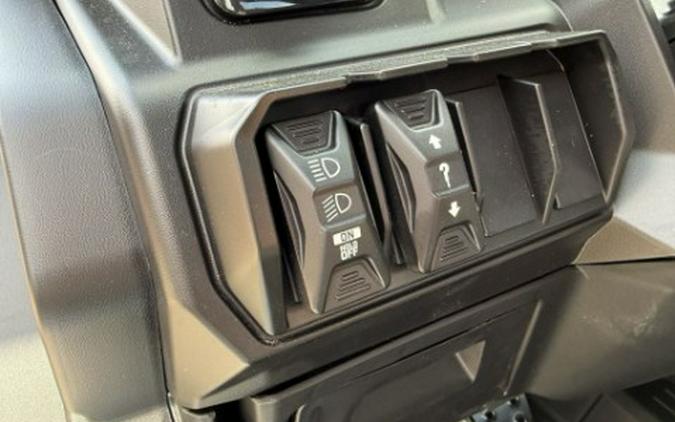 2026 Can-Am Defender XT CAB HD11