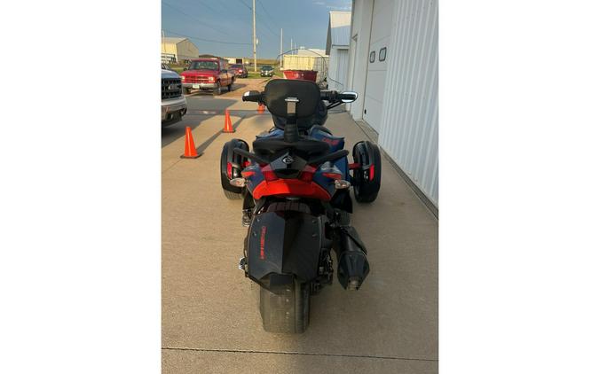 2015 Spyder RS-S - Can-Am