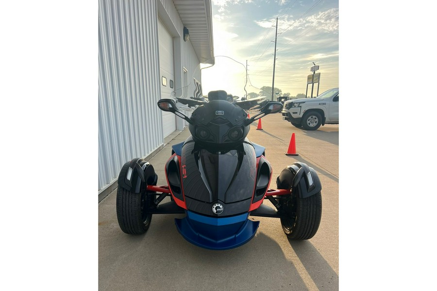 2015 Spyder RS-S - Can-Am