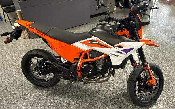 2026 KTM 390 SMC R