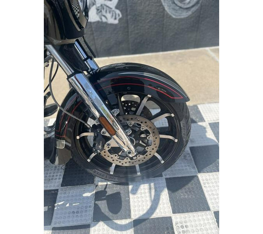 2018 Indian Motorcycle® Chieftain® Limited ABS Thunder Black Pearl with Graphics