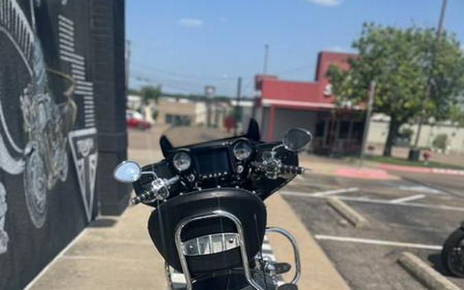 2018 Indian Motorcycle® Chieftain® Limited ABS Thunder Black Pearl with Graphics