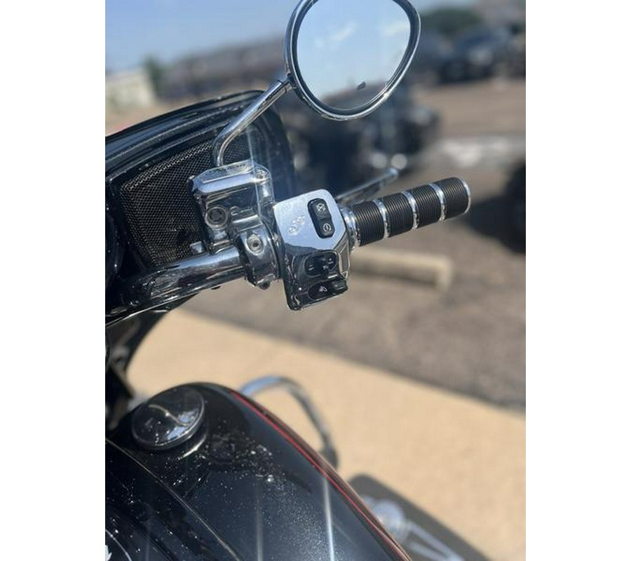 2018 Indian Motorcycle® Chieftain® Limited ABS Thunder Black Pearl with Graphics
