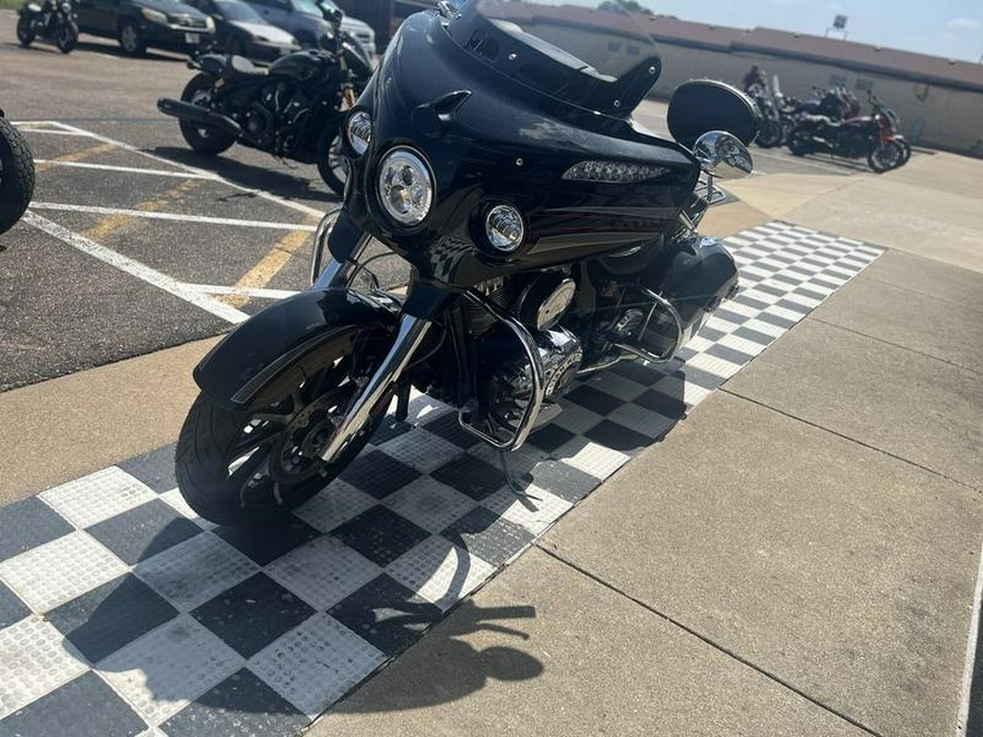 2018 Indian Motorcycle® Chieftain® Limited ABS Thunder Black Pearl with Graphics