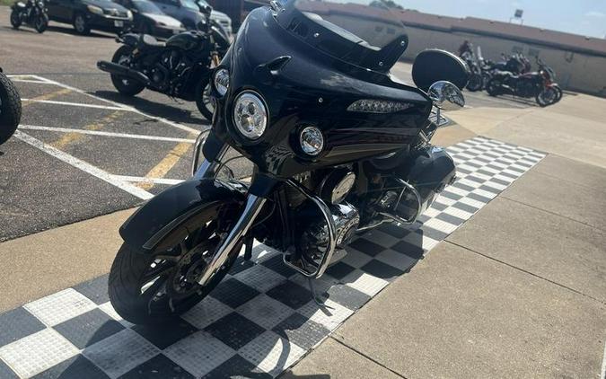 2018 Indian Motorcycle® Chieftain® Limited ABS Thunder Black Pearl with Graphics