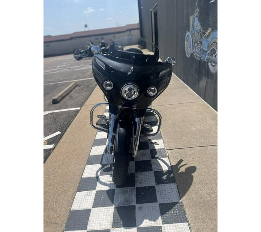 2018 Indian Motorcycle® Chieftain® Limited ABS Thunder Black Pearl with Graphics