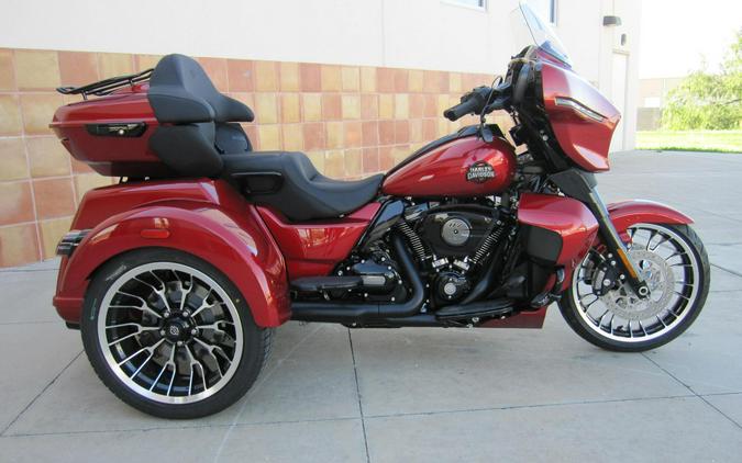 2026 Harley-Davidson Street Glide 3 Limited BRILLIANT RED W/ PINSTRIPE
