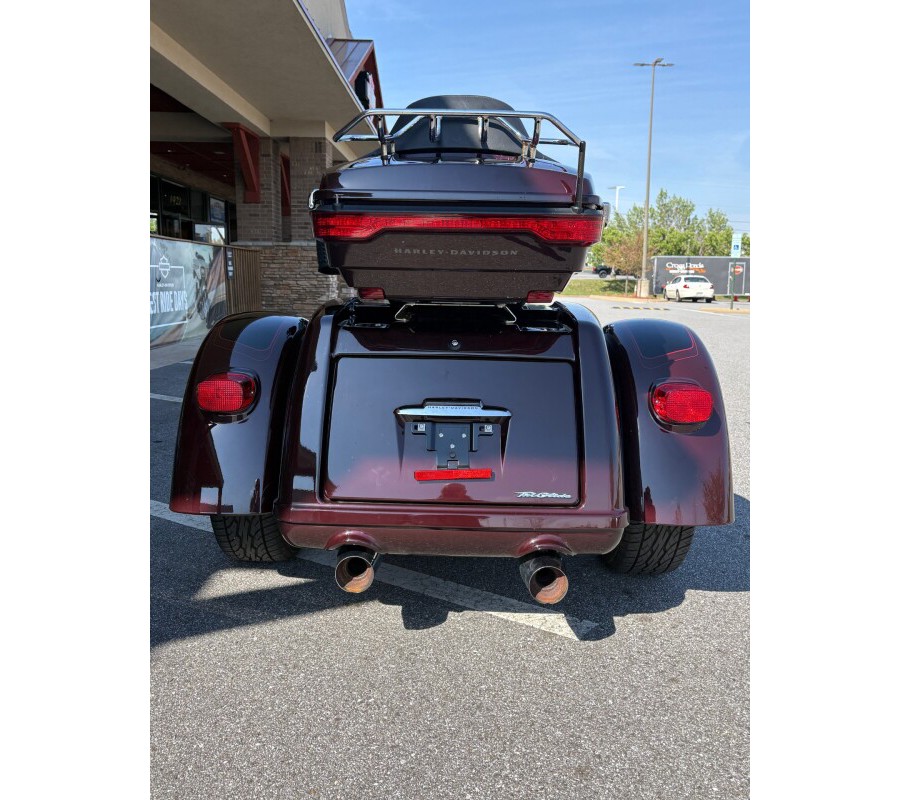 2022 Tri Glide Ultra Midnight Crimson and Vivid Black