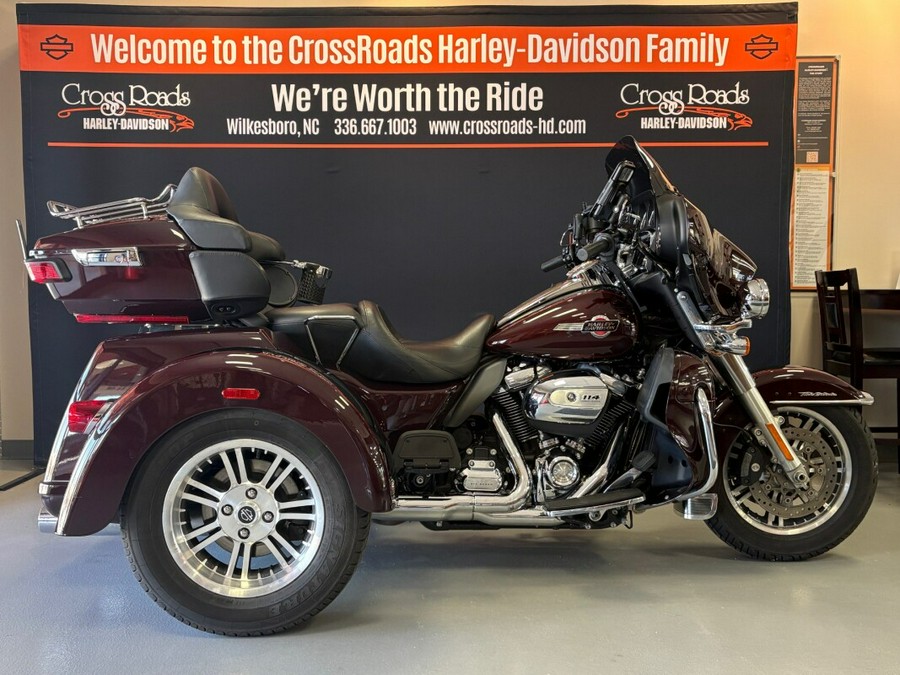 2022 Tri Glide Ultra Midnight Crimson and Vivid Black