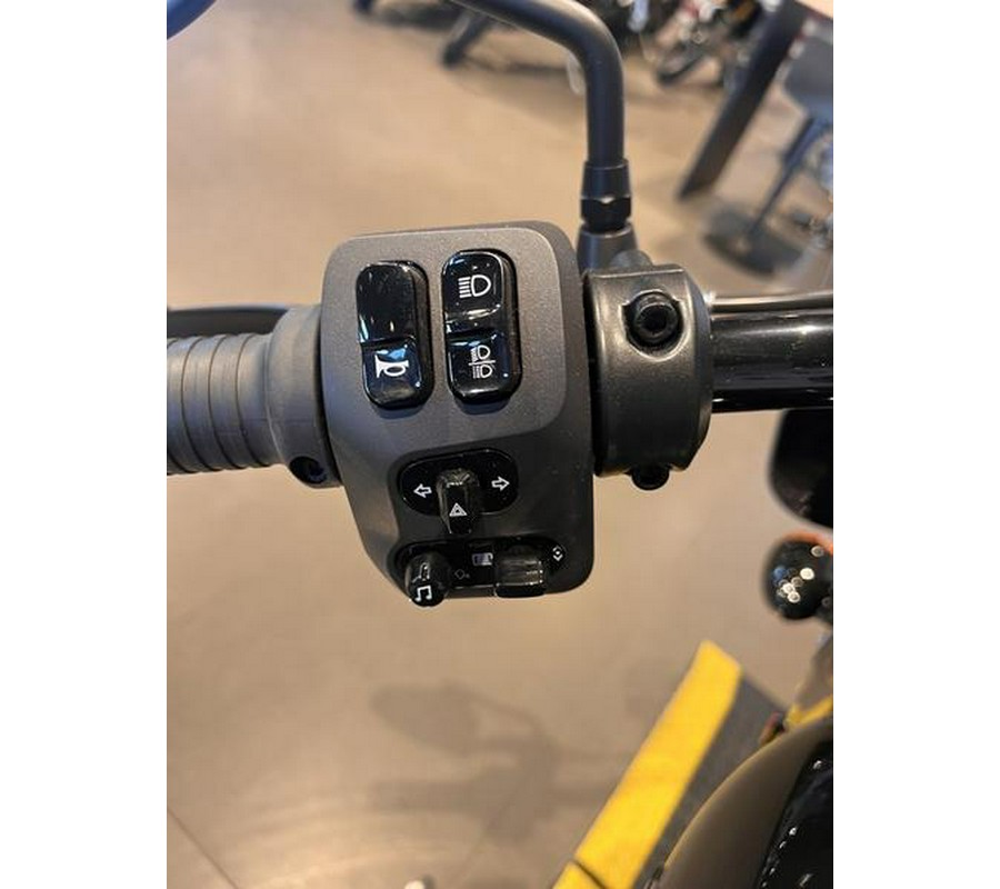 2025 Indian Motorcycle® SUPER CHIEF Dark Horse N25DBDBHAA