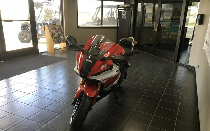 YZF-R7