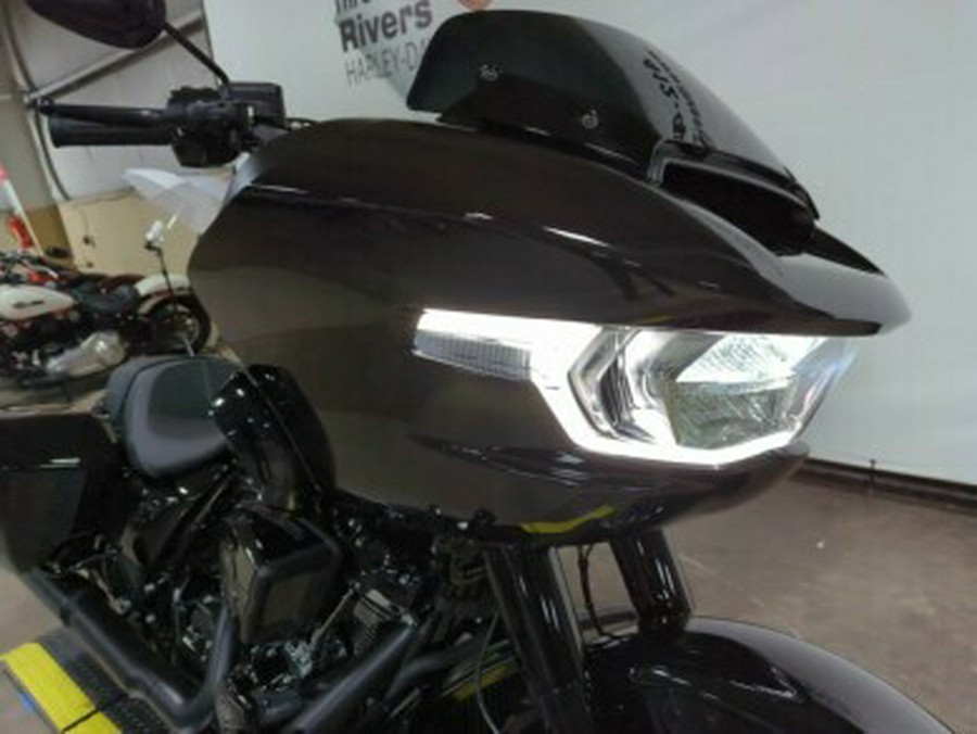 2024 Harley-Davidson Road Glide™ Vivid Black - Black Finish