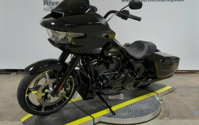 2024 Harley-Davidson Road Glide™ Vivid Black - Black Finish