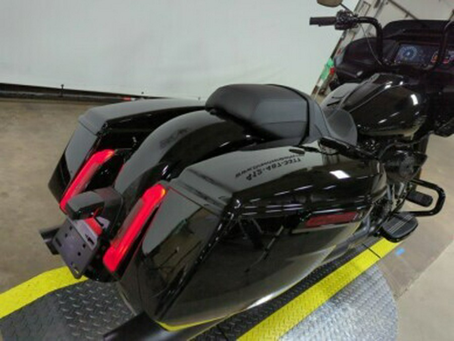 2024 Harley-Davidson Road Glide™ Vivid Black - Black Finish