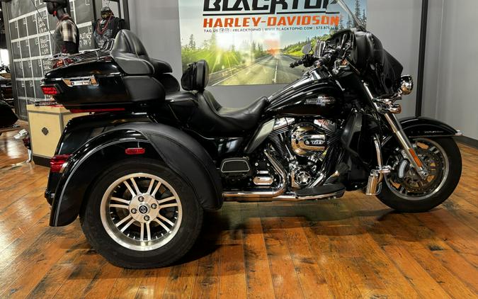 2014 Harley-Davidson® Tri Glide® Ultra BLACK W/ PINSTRIPE