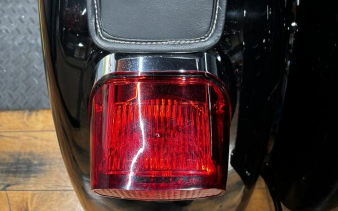 2014 Harley-Davidson® Tri Glide® Ultra BLACK W/ PINSTRIPE