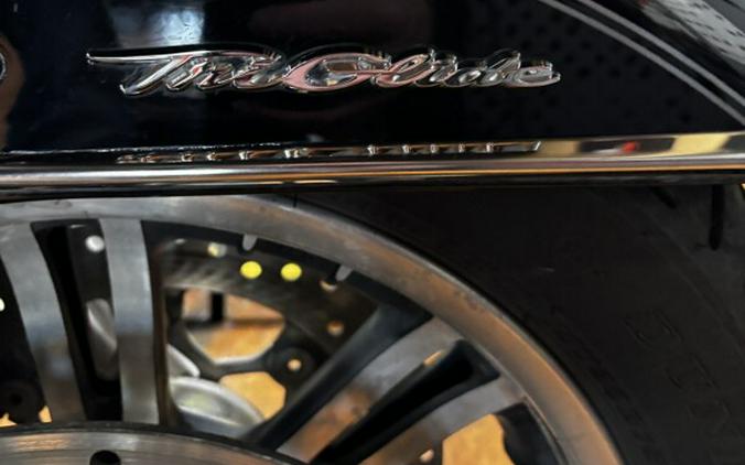 2014 Harley-Davidson® Tri Glide® Ultra BLACK W/ PINSTRIPE