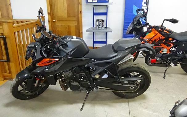 2024 KTM 990 Duke