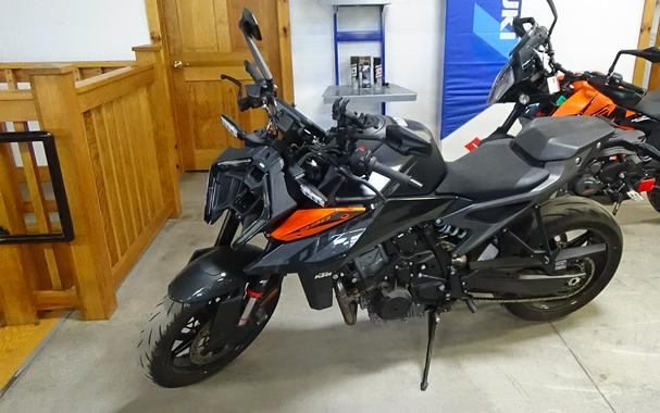 2024 KTM 990 Duke