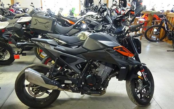 2024 KTM 990 Duke