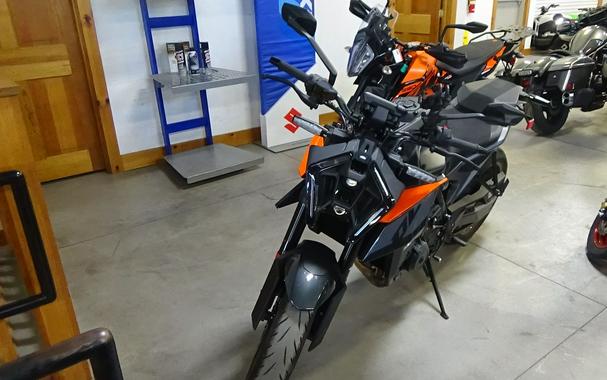 2024 KTM 990 Duke