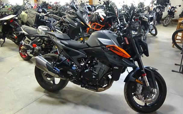 2024 KTM 990 Duke