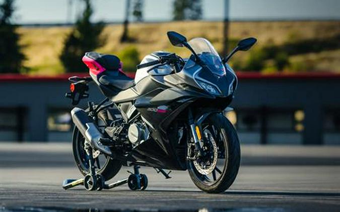 2025 CFMOTO 300SS
