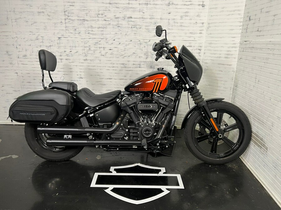 2023 Street Bob® 114 w/ Cafe Style Fairing, Exhaust, and HD Saddlebags