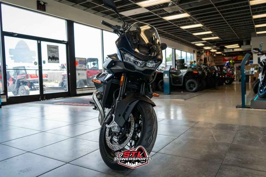 2025 Moto Guzzi V100 Mandello