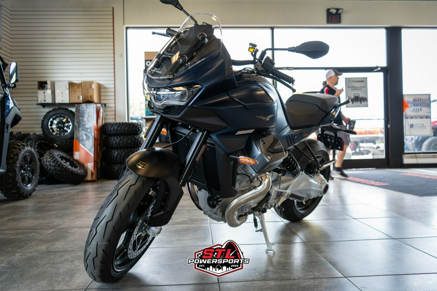 2025 Moto Guzzi V100 Mandello