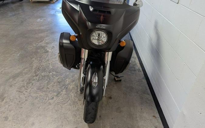 2020 Indian Roadmaster Dark Horse Thunder Black Smoke