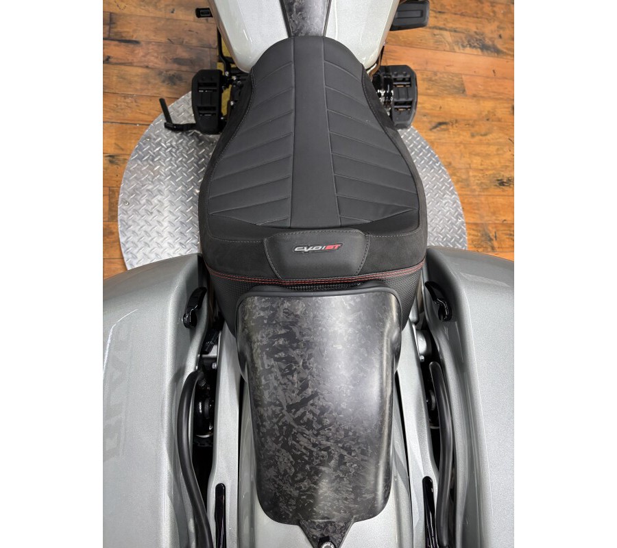 2025 Harley-Davidson® CVO™ Road Glide™ ST MERCURY SILVER