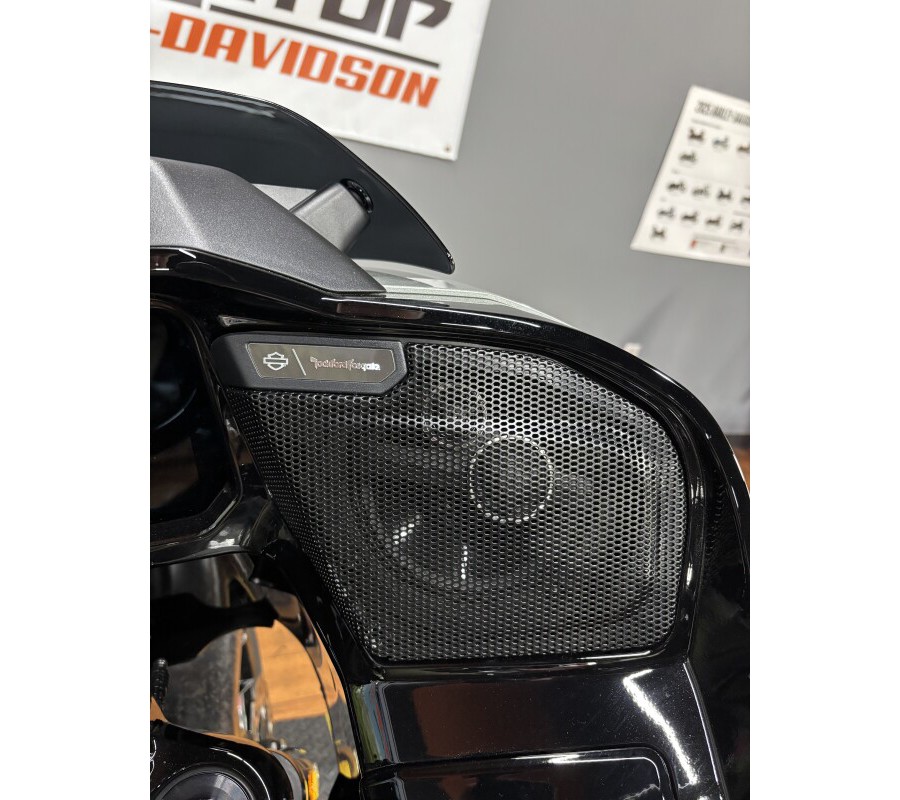 2025 Harley-Davidson® CVO™ Road Glide™ ST MERCURY SILVER