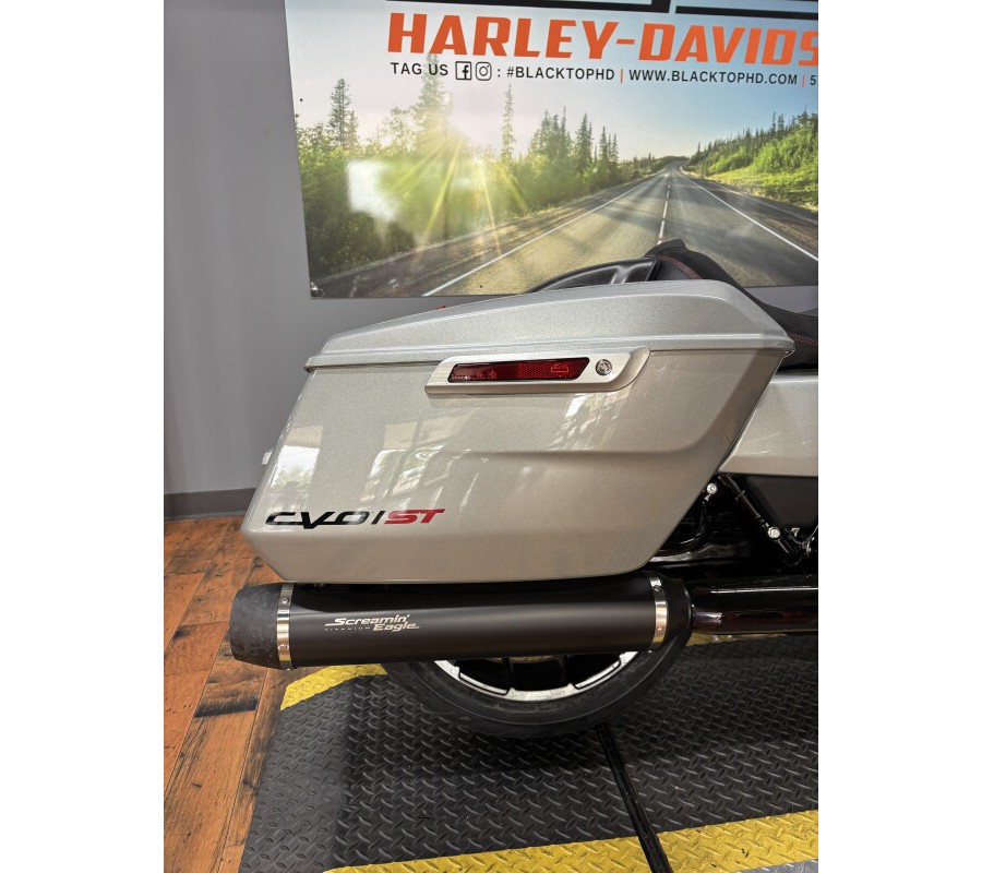 2025 Harley-Davidson® CVO™ Road Glide™ ST MERCURY SILVER