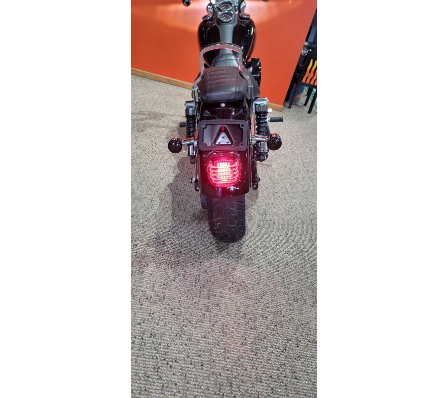 2015 Harley-Davidson® Wide Glide® Vivid Black