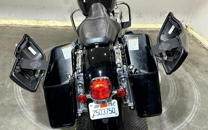 Harley-Davidson® Electra Glide® Standard 2021 FLHT 602339T BLACK