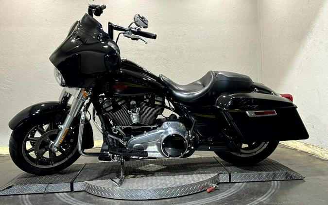 Harley-Davidson® Electra Glide® Standard 2021 FLHT 602339T BLACK