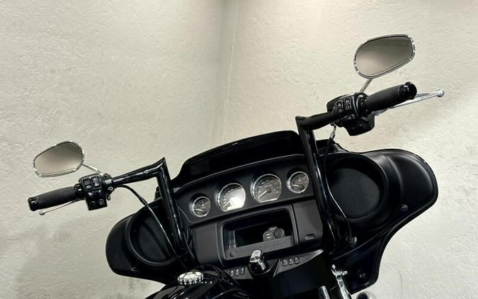 Harley-Davidson® Electra Glide® Standard 2021 FLHT 602339T BLACK