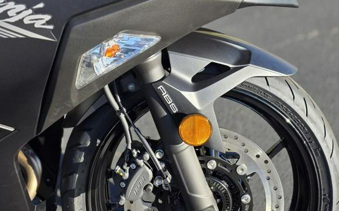2026 Kawasaki Ninja® 500 ABS Metallic Flat Spark Black