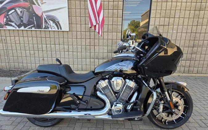2026 Indian Motorcycle® Challenger® Limited 112 w/PowerBand Audio Black Metallic